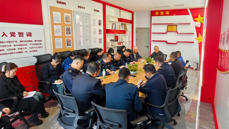 20251107 川西公司黨委副書記 副總經(jīng)理孫彬前往基層黨建工作聯(lián)系點(diǎn)宣講省委十二屆七次全會(huì)精神 （照片）_副本.jpg